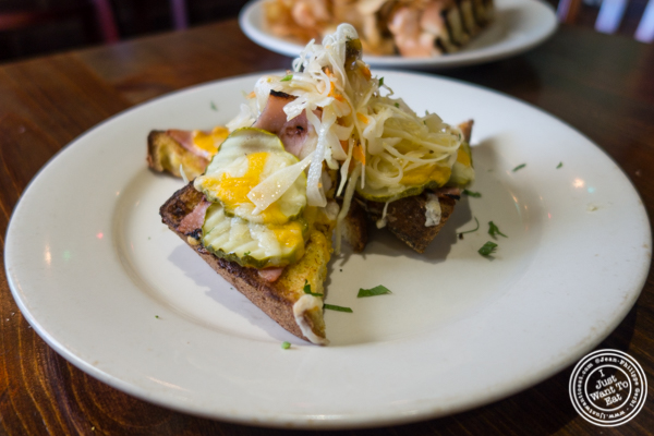 皇后区Astoria的The 摘机的Croque Monsieur,Raw Bar and Grill