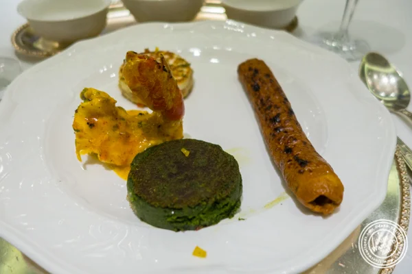 印度德里ITC Maurya酒店的Dum Pukht用餐