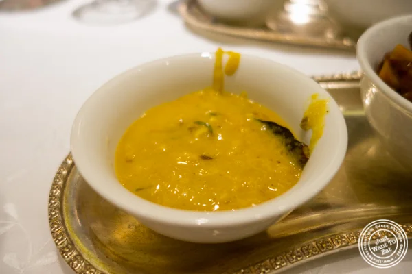 印度德里ITC毛里雅酒店(Dum Pukht)的黄色达尔(Dal Pukht)