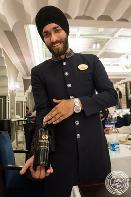 来自印度的Fratelli Merlot Sangiovese在印度德里ITC毛里雅酒店的Dum Pukht上
