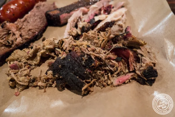 在Fette Sau,BBQ餐厅在布鲁克林烧烤的猪肉