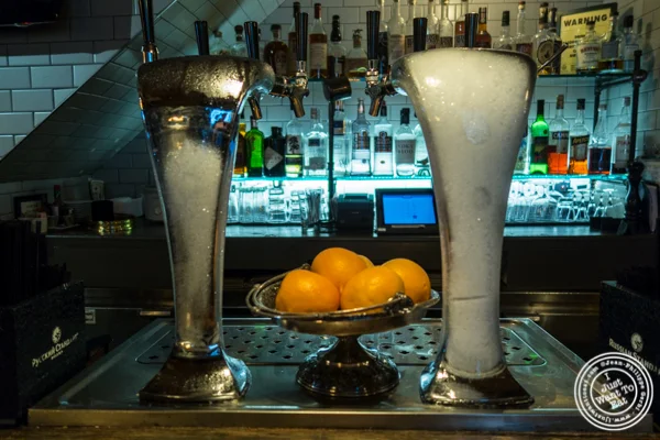 在Burke和Wills,Upper West Side,NYC,纽约州的啤酒啤酒