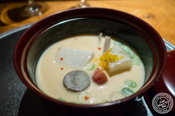 冬天蔬菜在芝麻汤的玉米饼干在翠福卡