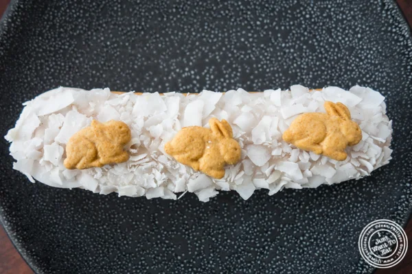 在妈妈的复活节椰子eclair在翠班塞