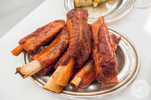 在Tribeca先生的Spareribs