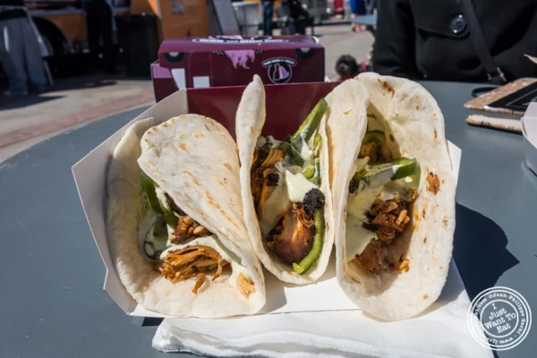 Chipotle鸡肉炸玉米饼从霍克13号码头13码头,NJ