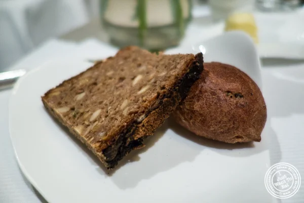 瑞典黑麦和橄榄和迷迭香面包在纽约纽约纽约的Jean-Georges