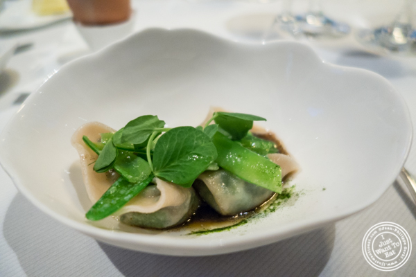 豌豆拍饺子在纽约纽约的Jean-Georges
