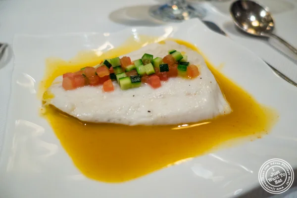 与Châteauchalon调味汁的Turbot在纽约纽约的Jean-Georges