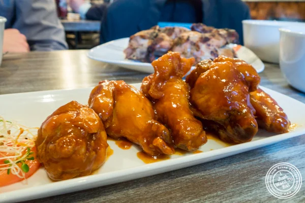 Buffalo wings at 烤家常鸡 in East Harlem, 纽约市