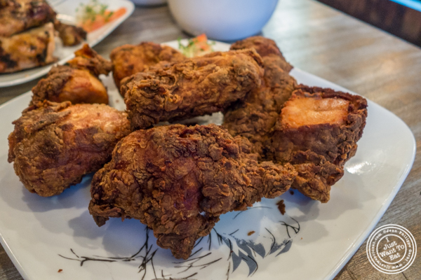Fried chicken at 烤家常鸡 in East Harlem, 纽约市