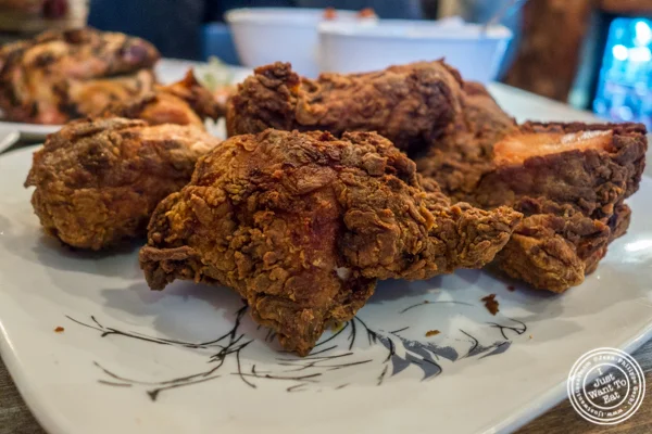 Fried chicken at 烤家常鸡 in East Harlem, 纽约市