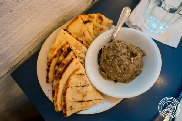 Melitzanosata或茄子在纽约纽约纽约的Souvlaki GR传播