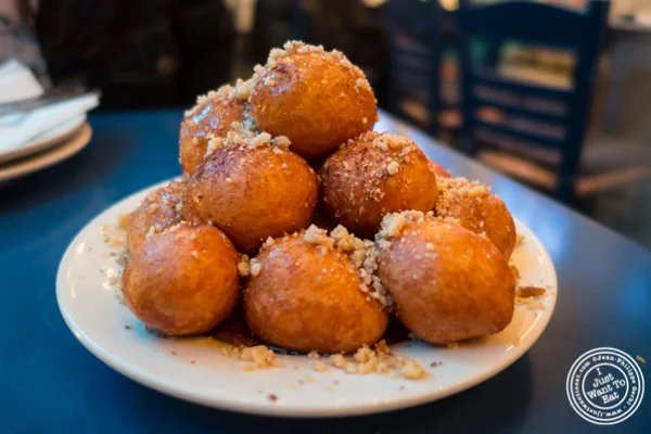 在纽约纽约的Souvlaki GR的Loukoumades