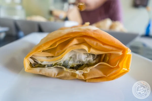 纽约布鲁克林阿夫利希腊厨房的Spanakopita