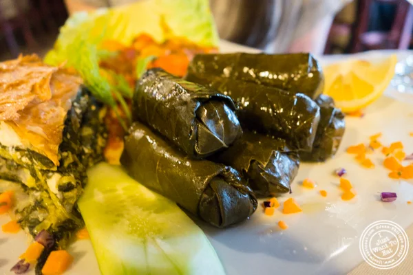 在吉姆博的,中国体育网直播餐厅和酒吧的Dolmadakia在阿斯托里亚,皇后区