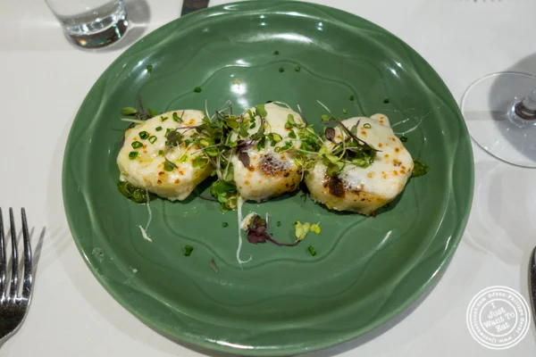 在纽约纽约南部的南美牛排馆K rico的Arepas