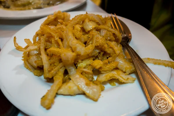 在Bistecca Fiorentina的炒洋葱在NYC,NY