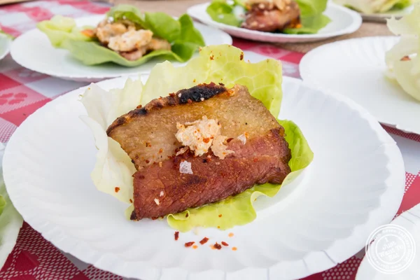 从牛的blt生菜包裹&在布鲁克林威廉斯堡的伟大大培根野餐的三叶草