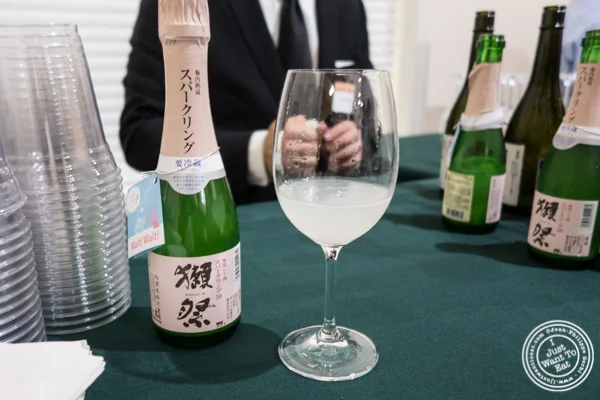 德塞闪闪发光的缘故