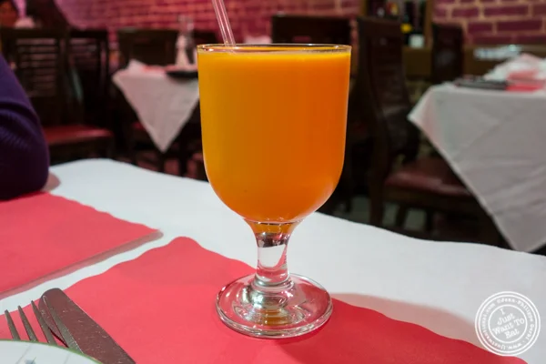 Mango lassi at 孟买格栅中国体育网直播在地狱's Kitchen