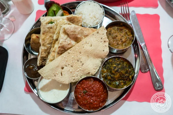 Non-vegetarian thali at 孟买格栅中国体育网直播在地狱's Kitchen