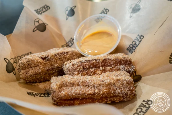 在奥托的炸玉米饼的Churros在地狱的厨房里