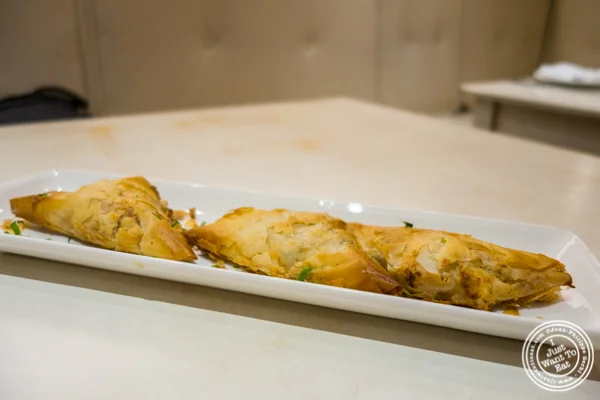 在纽约,纽约南部的korali Estiatorio的Spanakopita。