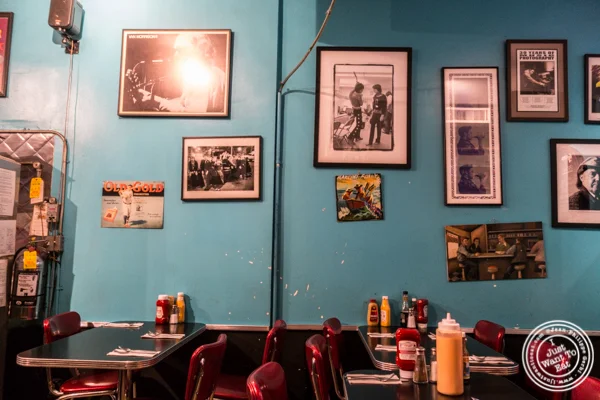 Dining room at 邦妮's Grill in Park Slope, Brooklyn