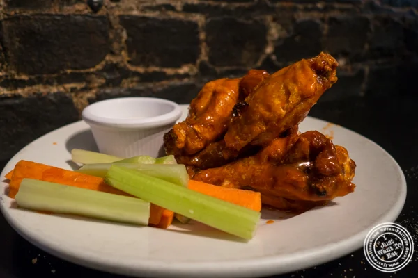 Chicken wings at 邦妮's Grill in Park Slope, Brooklyn