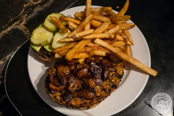 Spiced veggie burger at 邦妮's Grill in Park Slope, Brooklyn