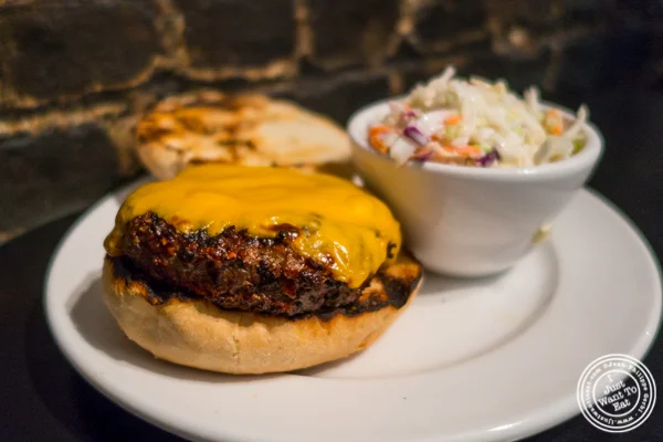 Black angus burger at 邦妮's Grill in Park Slope, Brooklyn