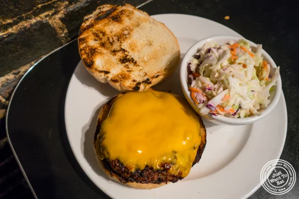Black angus burger at 邦妮's Grill in Park Slope, Brooklyn