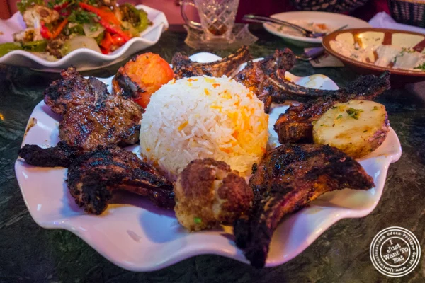皇后区Astoria的Cafe Istanbul餐厅的羊排