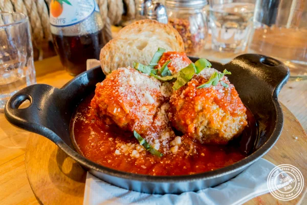 在Numero 28 Pizzeria,纽约,纽约的肉丸
