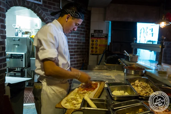 披萨在Minero 28 Pizzeria,NYC,纽约
