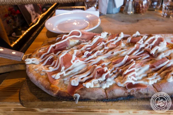 Numero 28在Numero 28 Pizzeria,NYC,纽约州的披萨