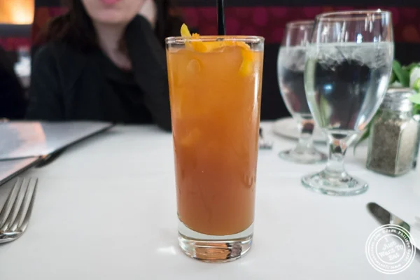 Bourbon苹果酒在Bryant公园格栅在纽约,纽约