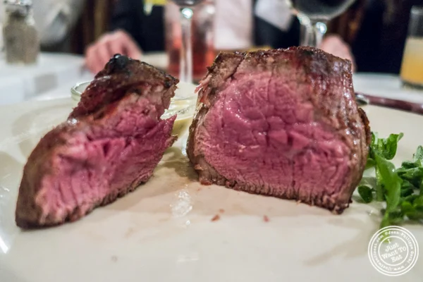 Filet Mignon在Bobby Van's在Park Avenue,NYC,NY