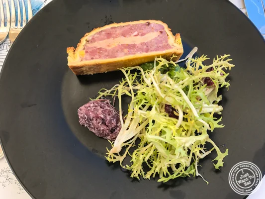 在法国Annecy的皇宫的Brasserie展出围绕ancroute