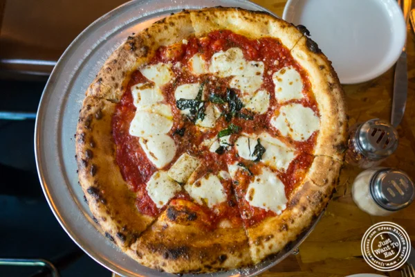 Marge pizza at B侧披萨酒吧在地狱's Kitchen