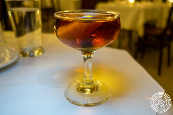 Vieux Carre Cocktail在La Gamelle,东村,纽约市