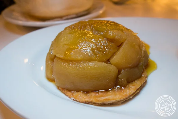 在纽约市的La Gamelle的Tarte Tatin