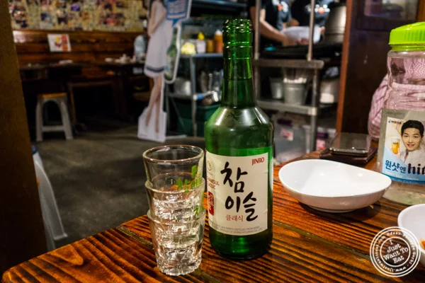 Jinro Chamisul经典Soju在伍德赛德,皇后区的Sik Gaek