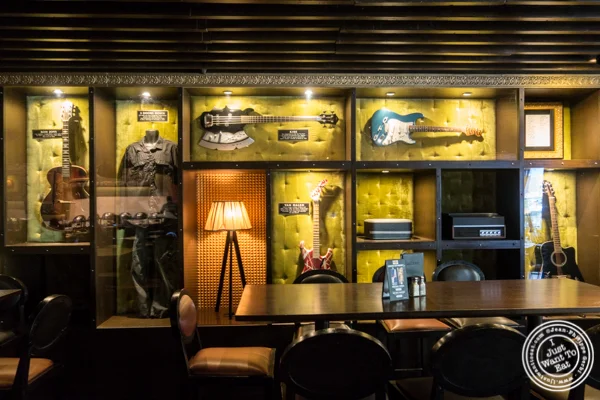 装饰在Cyber Hub的Hard Rock Cafe在古尔冈,印度
