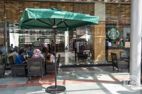 Starbucks咖啡馆在Cyber Hub在古尔冈,印度