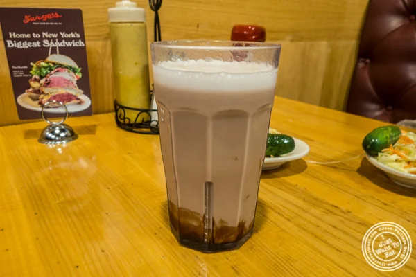 在萨格的熟食的巧克力蛋奶油在纽约