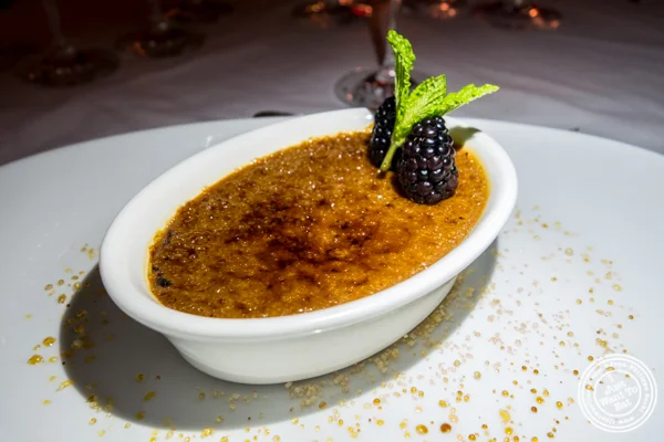 Cremebrûléededulcede Leche在 纽约南部,NY Chimichurri Grill East