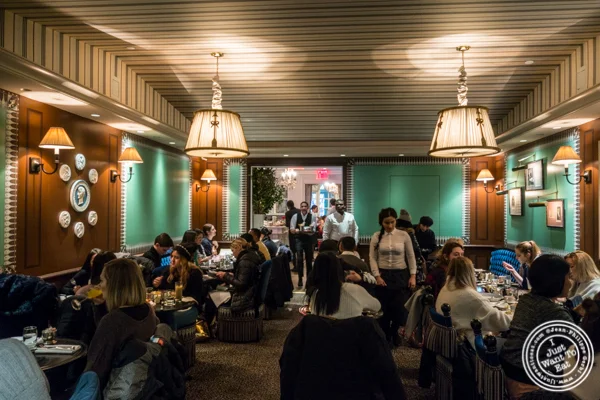 Ladurée的用餐室在纽约市Soho,NY