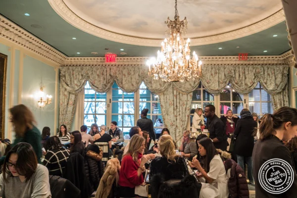 Ladurée的用餐室在纽约市Soho,NY